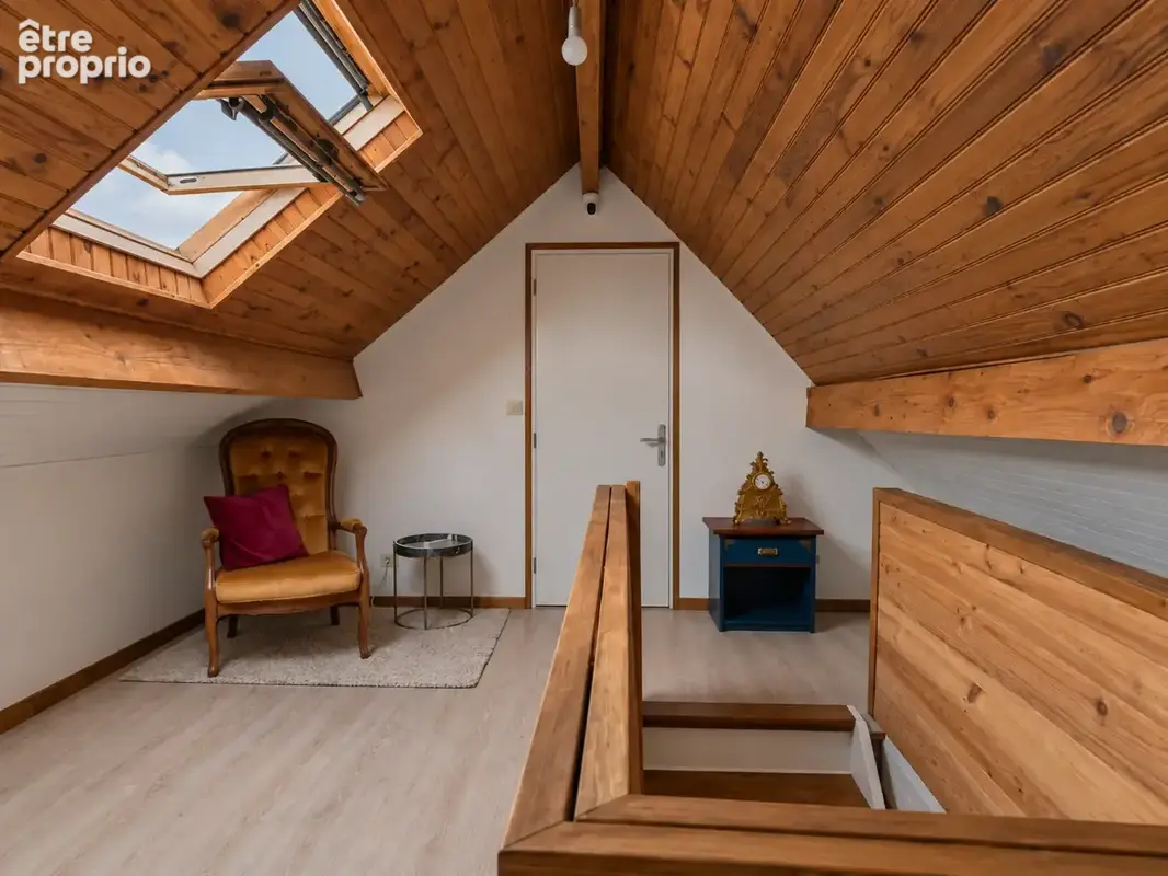Maison familiale avec vaste terrain et bel espace extérieur - photo 11