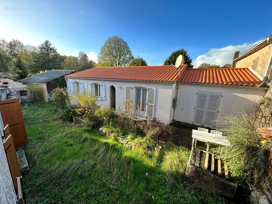 Maison à BEAULIEU-SOUS-LA-ROCHE