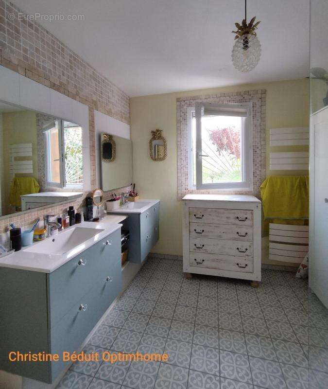 Charente, proche La Rochefoucauld, maison de plain-pied 139 m², garage, carport, terrain 2957m² - photo 13