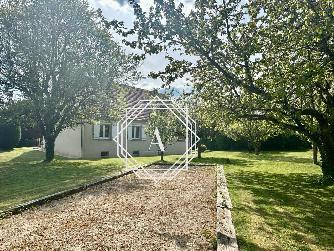 Maison à SAINTE-GENEVIEVE