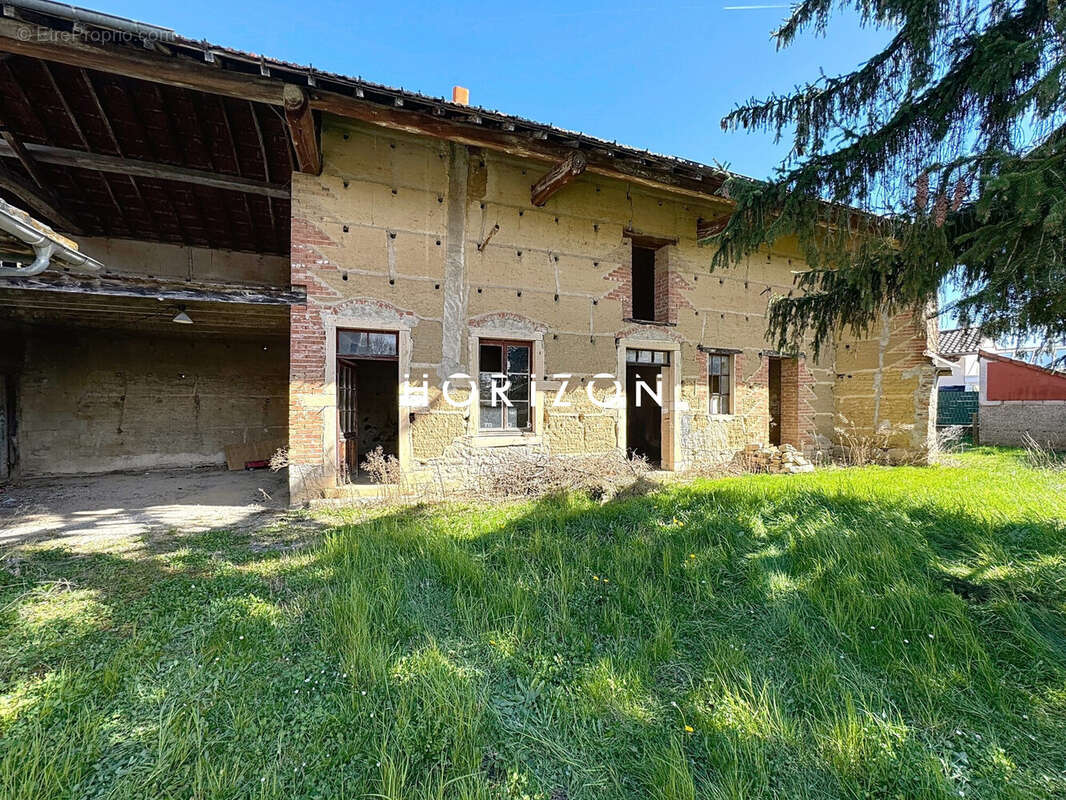 Maison 328 m² à Cormoranche-Sur-Saone  - photo 2