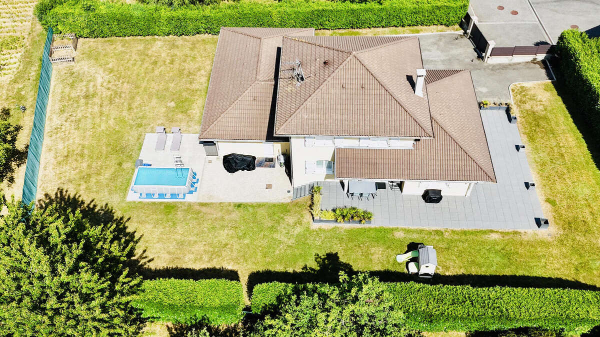 EXCLUSIVITE: 2 min Valleiry Villa contemporaine récente de 2007 dans un état impeccable... - photo 4