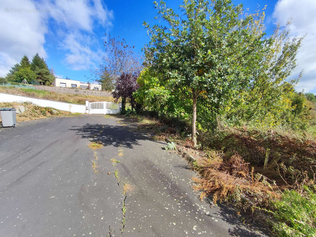 Maison à LA CHAPELLE-D'AUREC