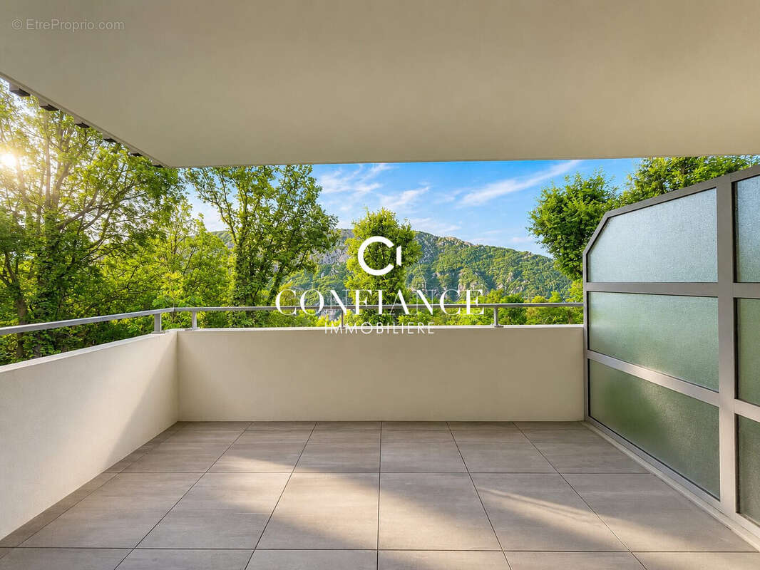 Appartement à GILETTE