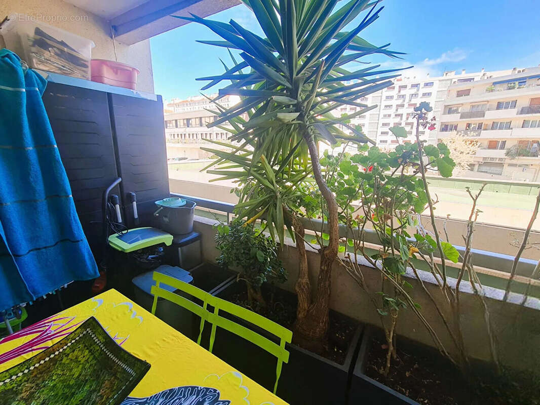 Toulon l aguillon appartement t4 traversant de 73m²  3 chambres en premier etage avec ascenseur terrasse et balcon - photo 3