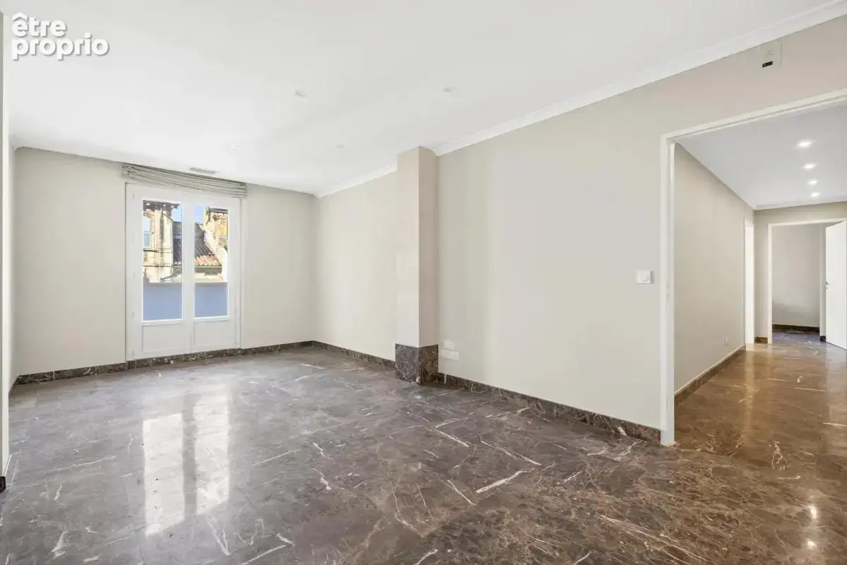 Appartement ensemble de bureaux 6 pièces de 152 m² à Avignon - photo 16
