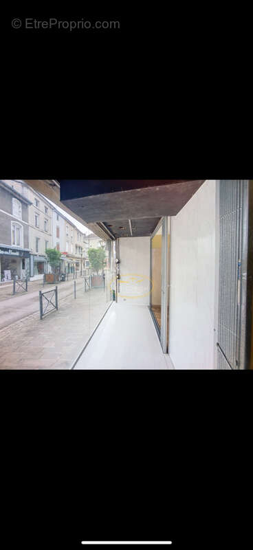 Immeuble de rapport avec local commercial et appartement - Centre-ville - photo 9