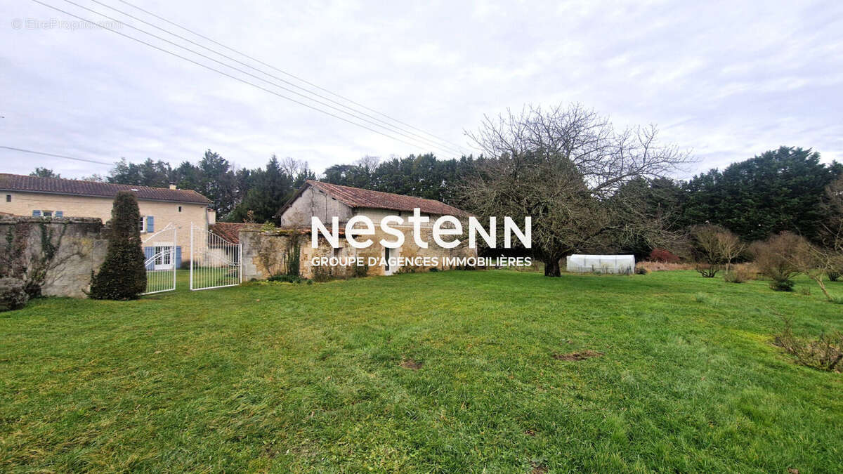 Maison à LA ROCHEBEAUCOURT-ET-ARGENTINE