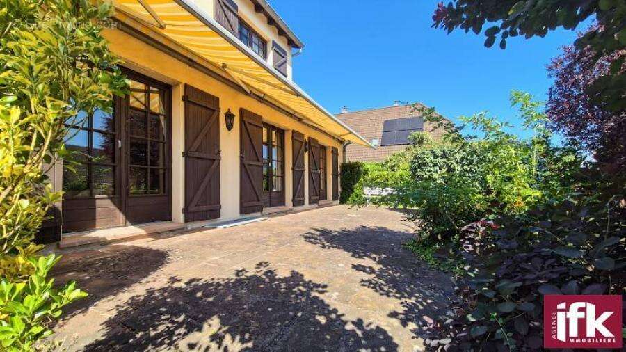 Horbourg-Wihr : Maison 5 chambres de 144m² sur 6 ares de terrain - photo 3