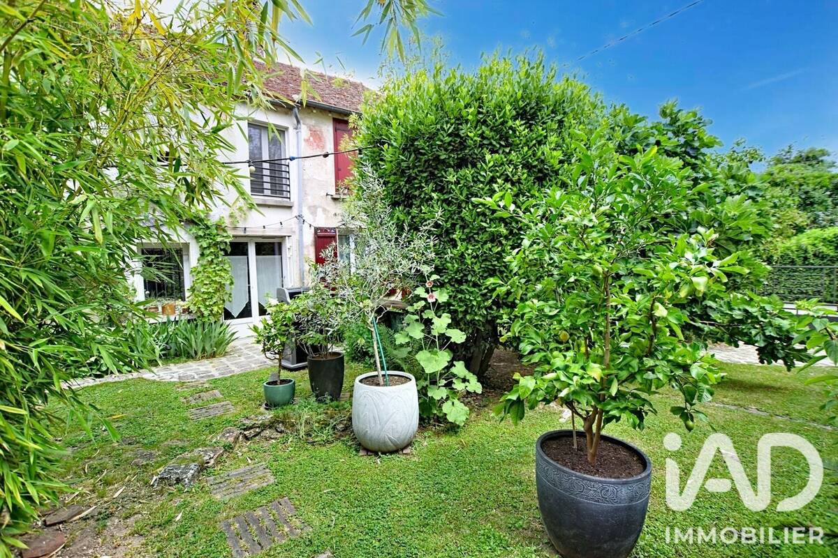 Photo 1 - Maison à CRECY-LA-CHAPELLE