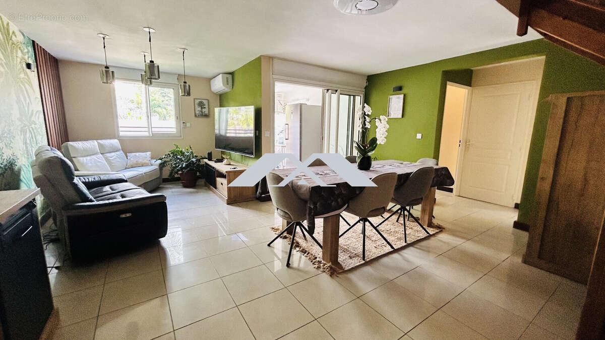 PIECE A VIVRE - Appartement à LA POSSESSION