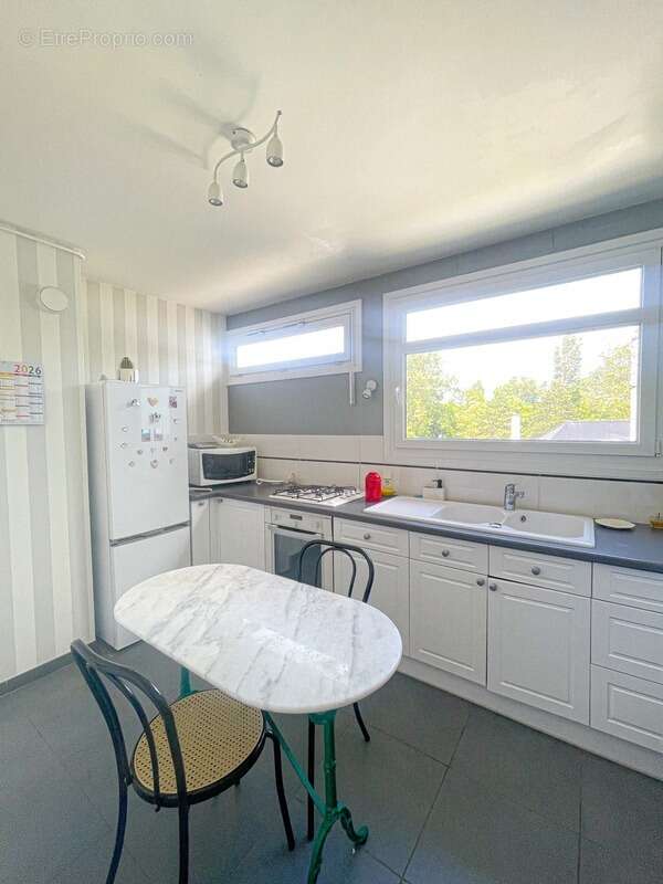 CALAIS , Dpt (62) à vendre appartement 3 pièces 75M2 , deux chambres , cave , parking privatif - photo 6
