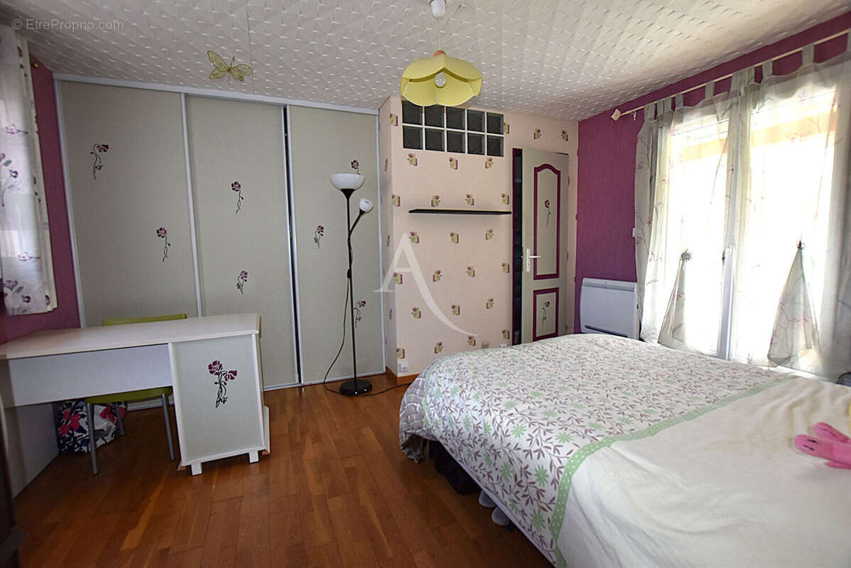 Maison à COMBS-LA-VILLE