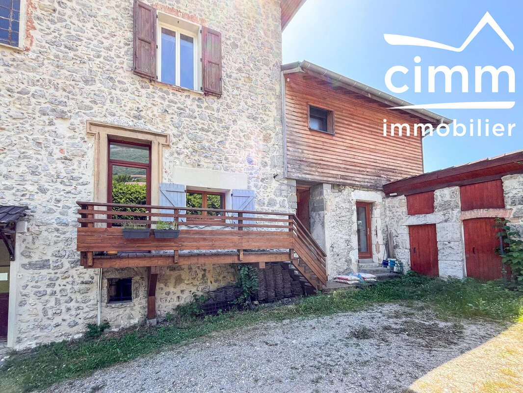 Appartement 120 m² à Le Touvet  - photo 2
