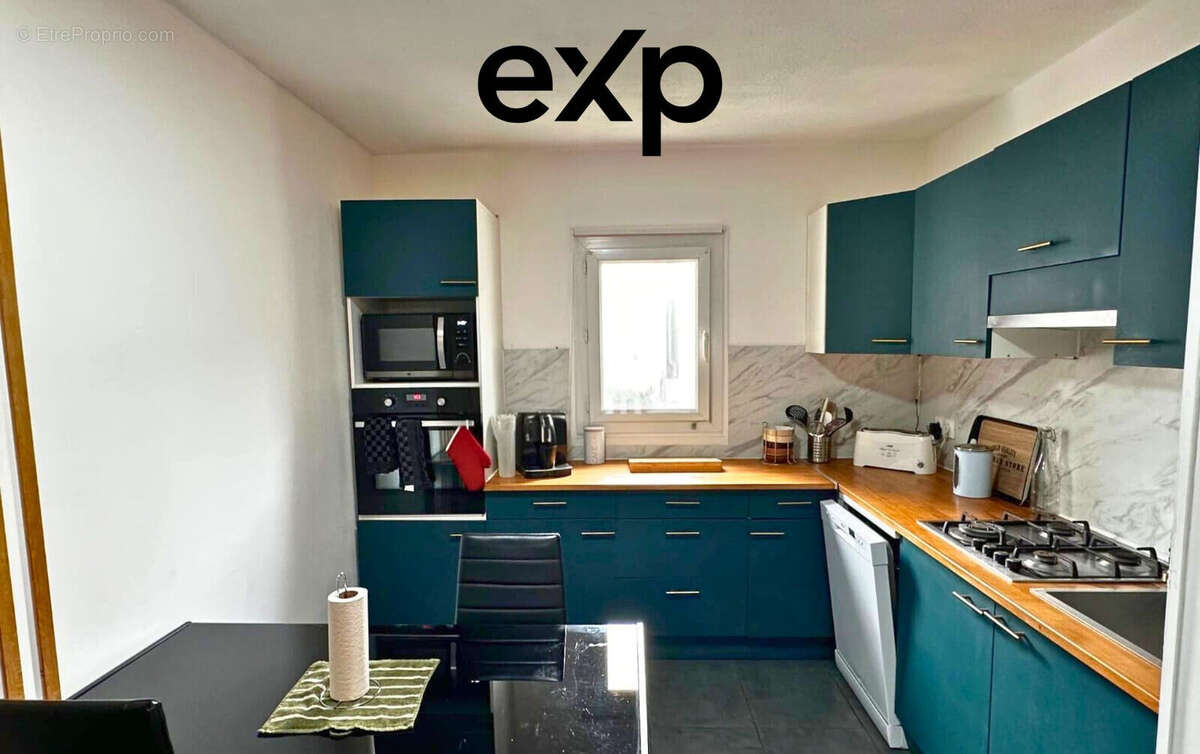 Cuisine équipée - Appartement à VILLEFONTAINE
