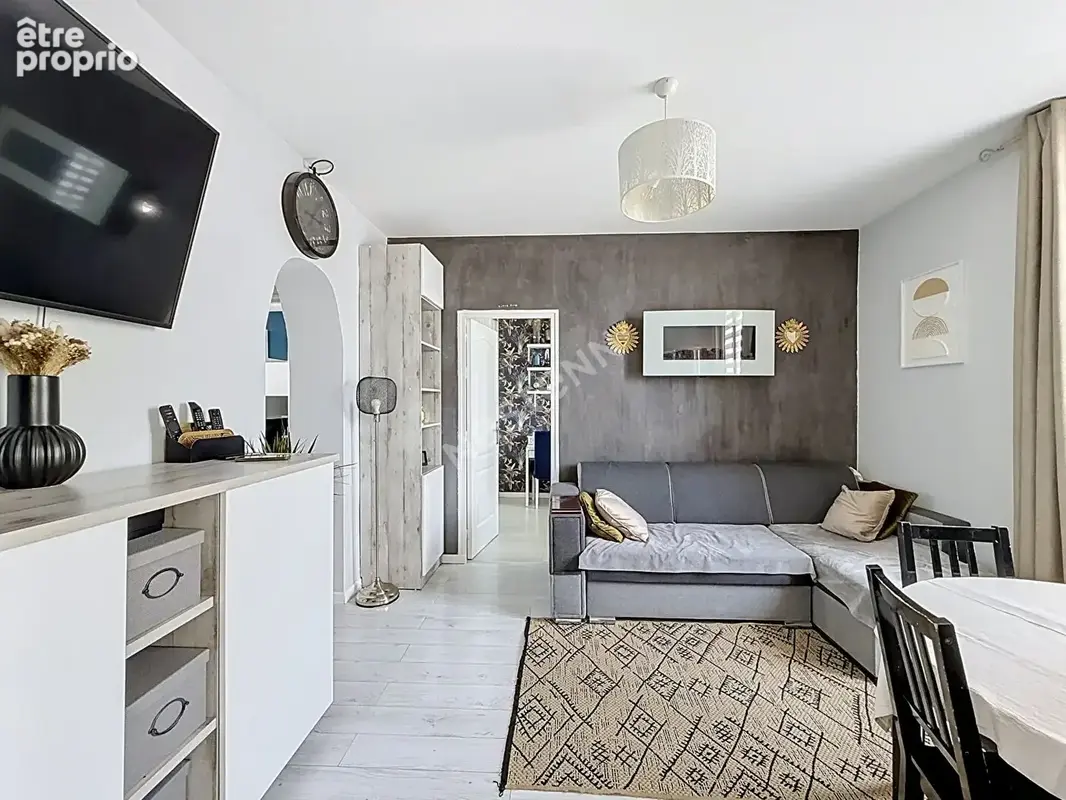 Montreuil, proche commerces et ecoles, joli 3 pieces traversant entierement renove avec 2 caves. - photo 2
