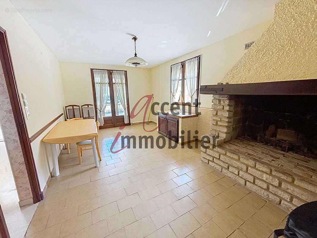 Grande maison familiale de 280 m² avec piscine sur 3 000 m² de terrain - photo 8