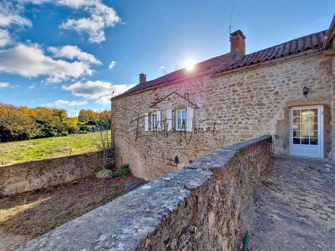 Maison à SAINTE-EULALIE-DE-CERNON