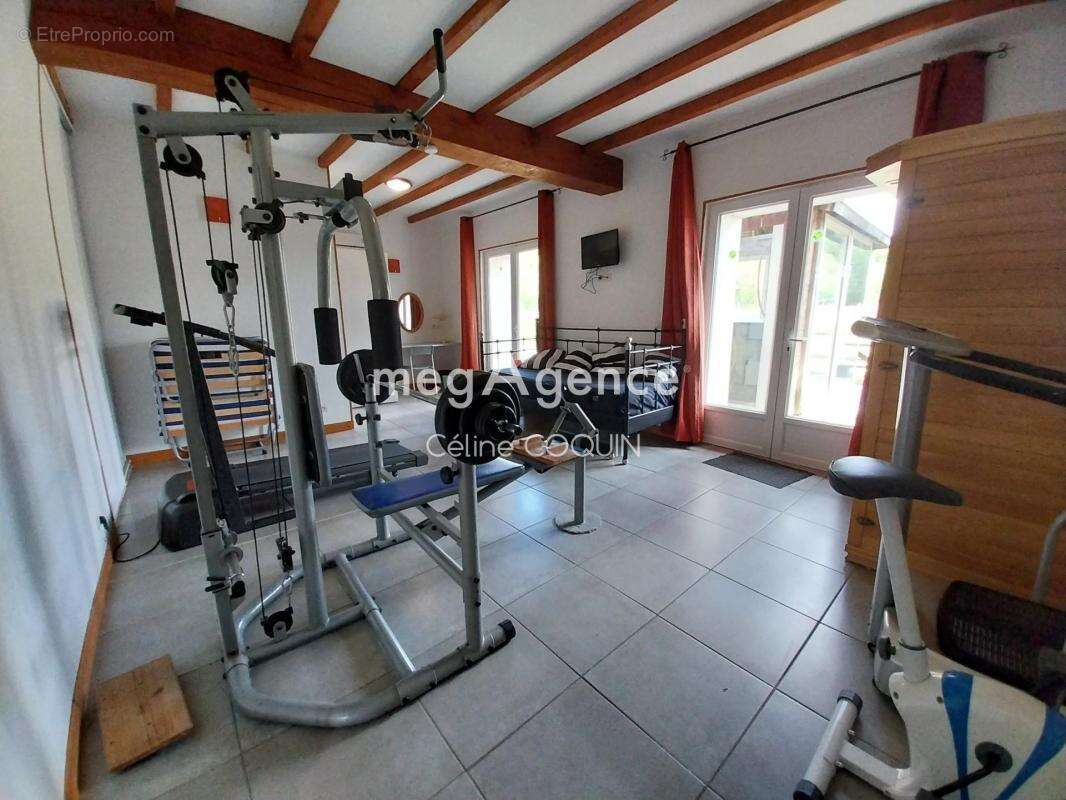 Maison à SAINT-QUANTIN-DE-RANCANNE