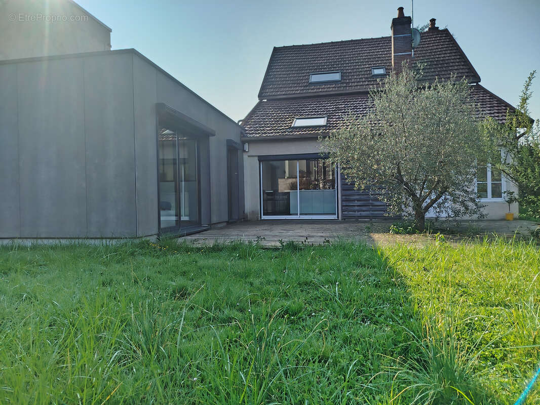 Maison à MONETEAU