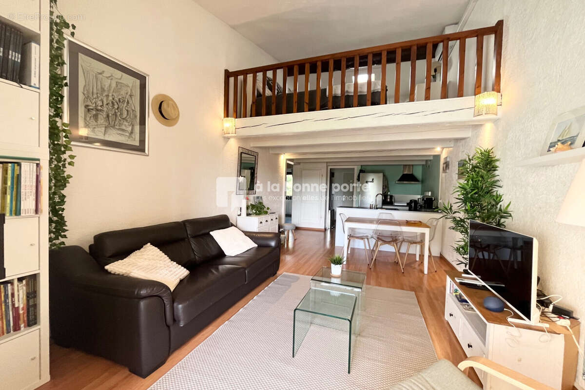 Appartement à SAINT-CYR-SUR-MER
