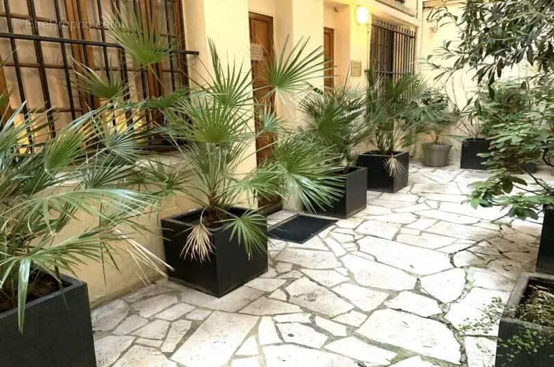 Commerce à PARIS-17E