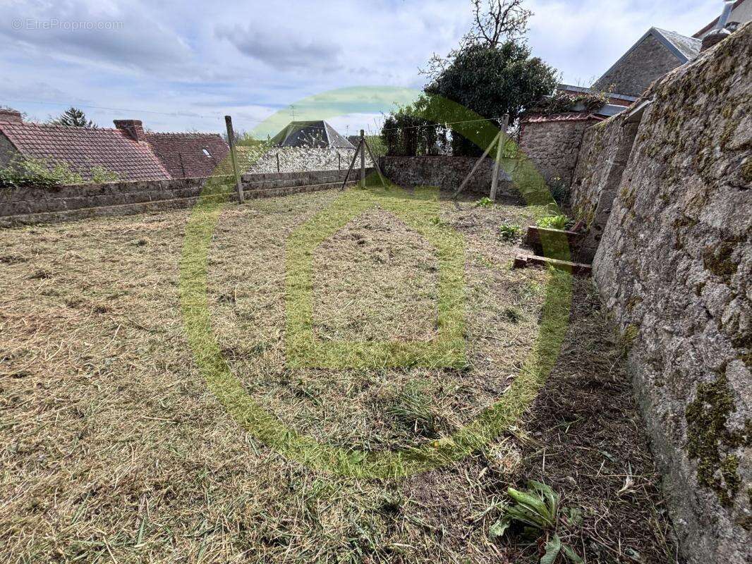 Maison à CHENERAILLES