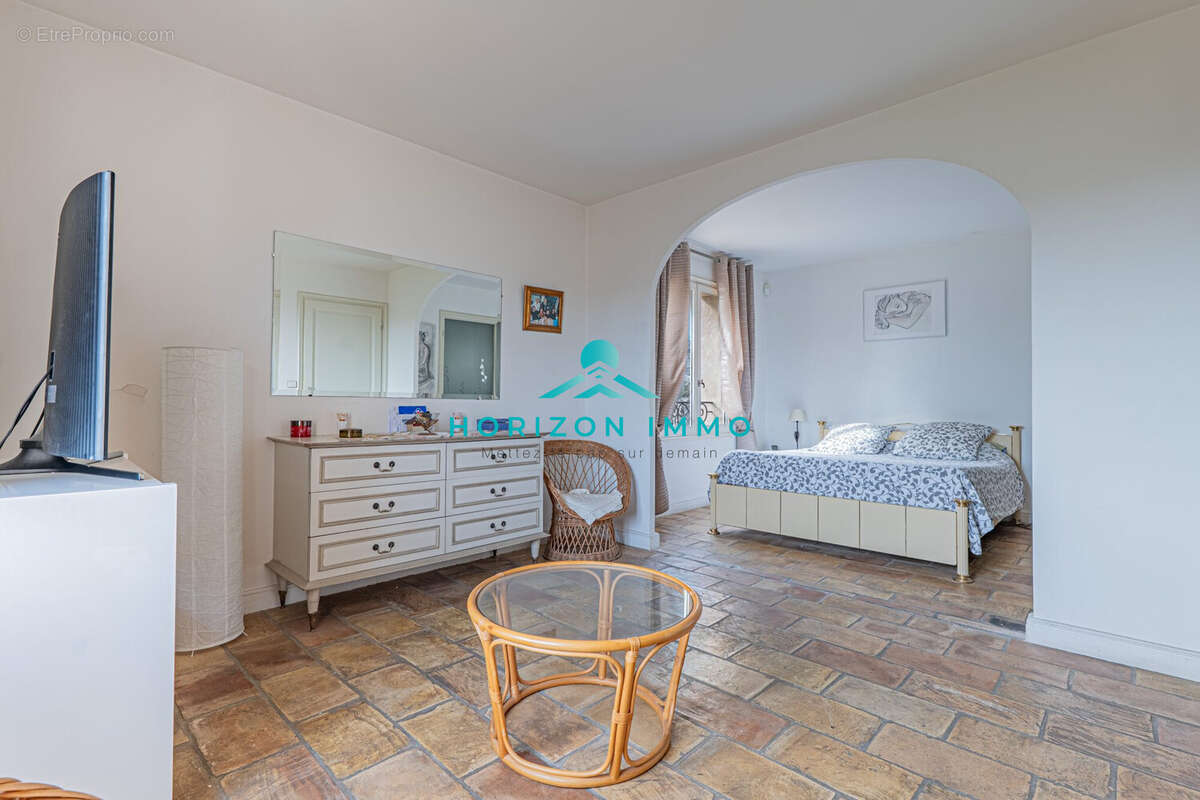 Maison à SAINT-LAURENT-DU-VAR