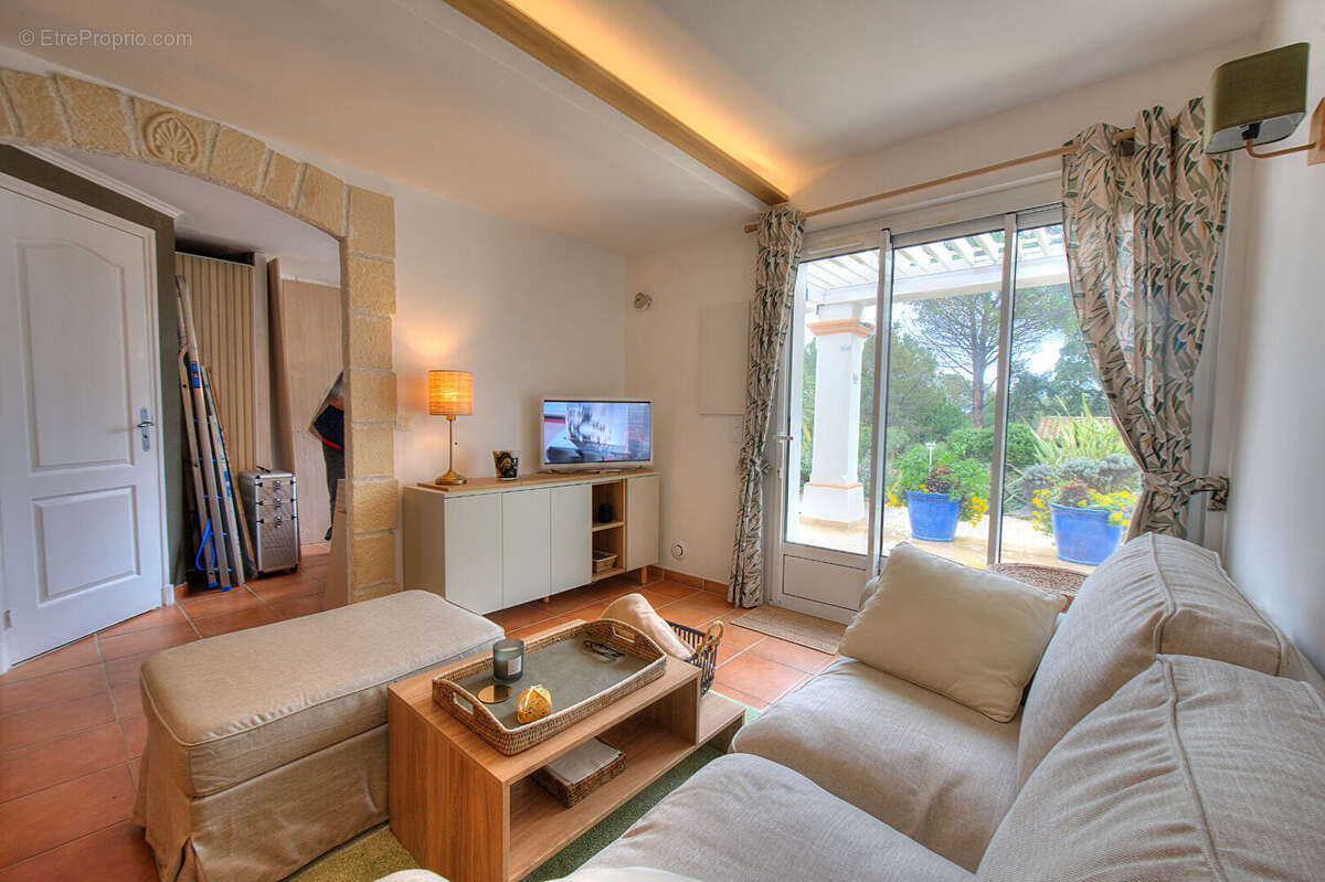 Appartement entièrement rénové Saint Raphael 2 pièce(s) 39 m2 - photo 9