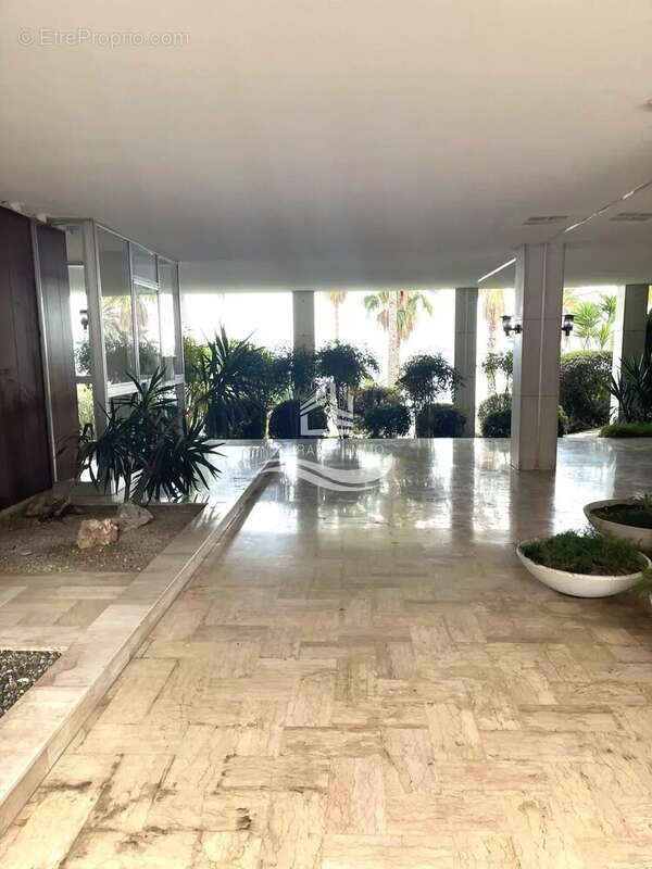 Appartement à VALLAURIS