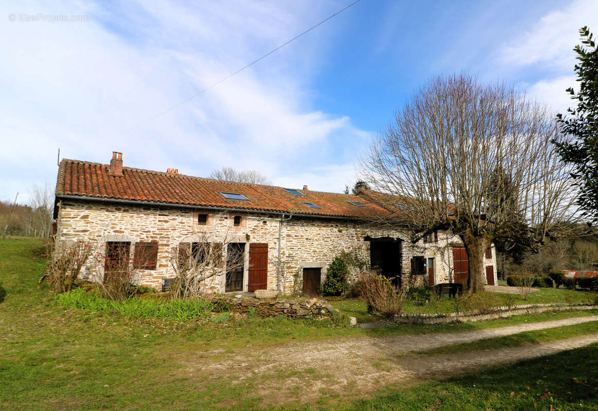 Joli ensemble immobilier à la campagne, 4 ou 5 logis, idéal résidence secondaire d'amis ! - photo 2
