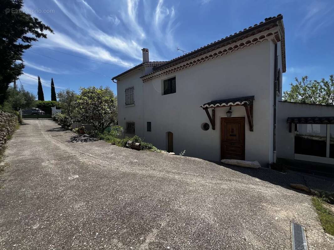 Maison à COTIGNAC