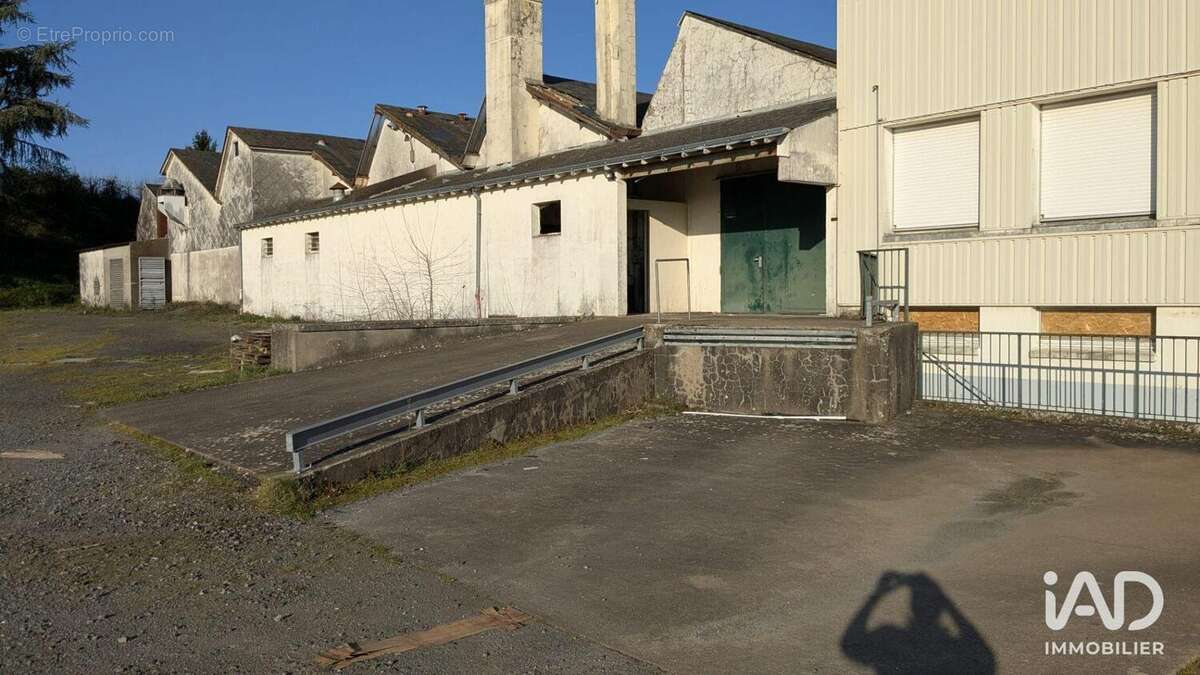 Photo 6 - Commerce à SAINT-PIERRE-MONTLIMART