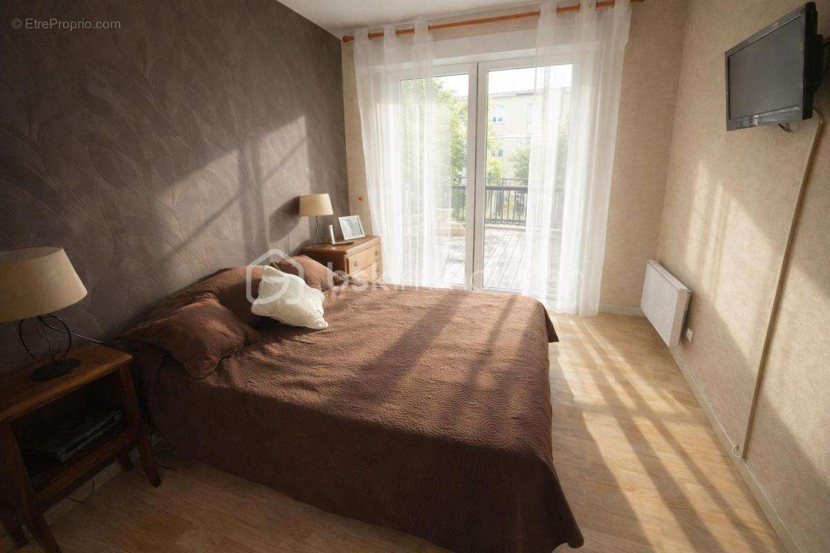 BEAU 3 PIECES avec TERRASSE de plus de 80 m2 ! - photo 4