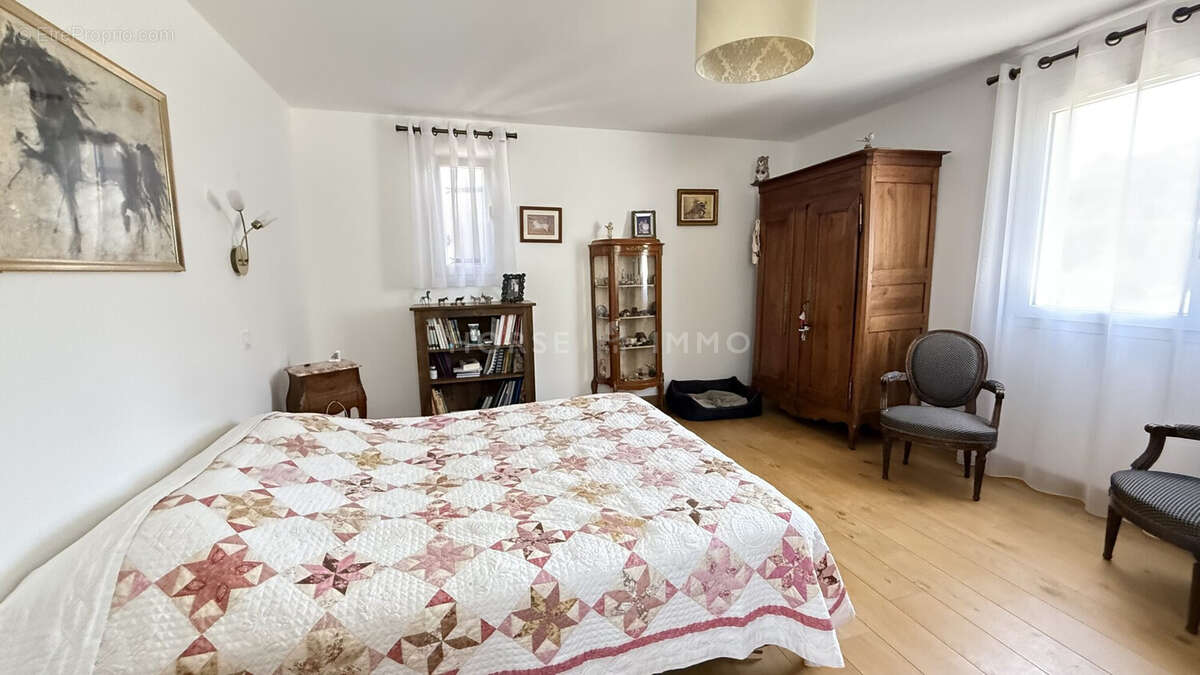 Maison 200 m² à Valence  - photo 5