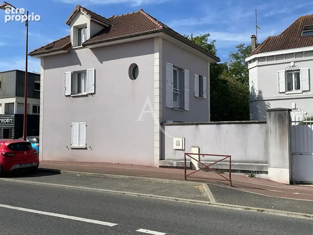 Immeuble Chevry Cossigny 5 pièce(s) 96.43 m2 - photo 2