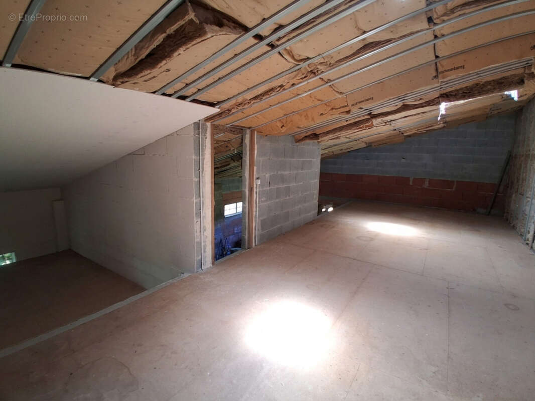 Belle maison 4 chambres 157 m2 - Garage et dépendances - photo 14