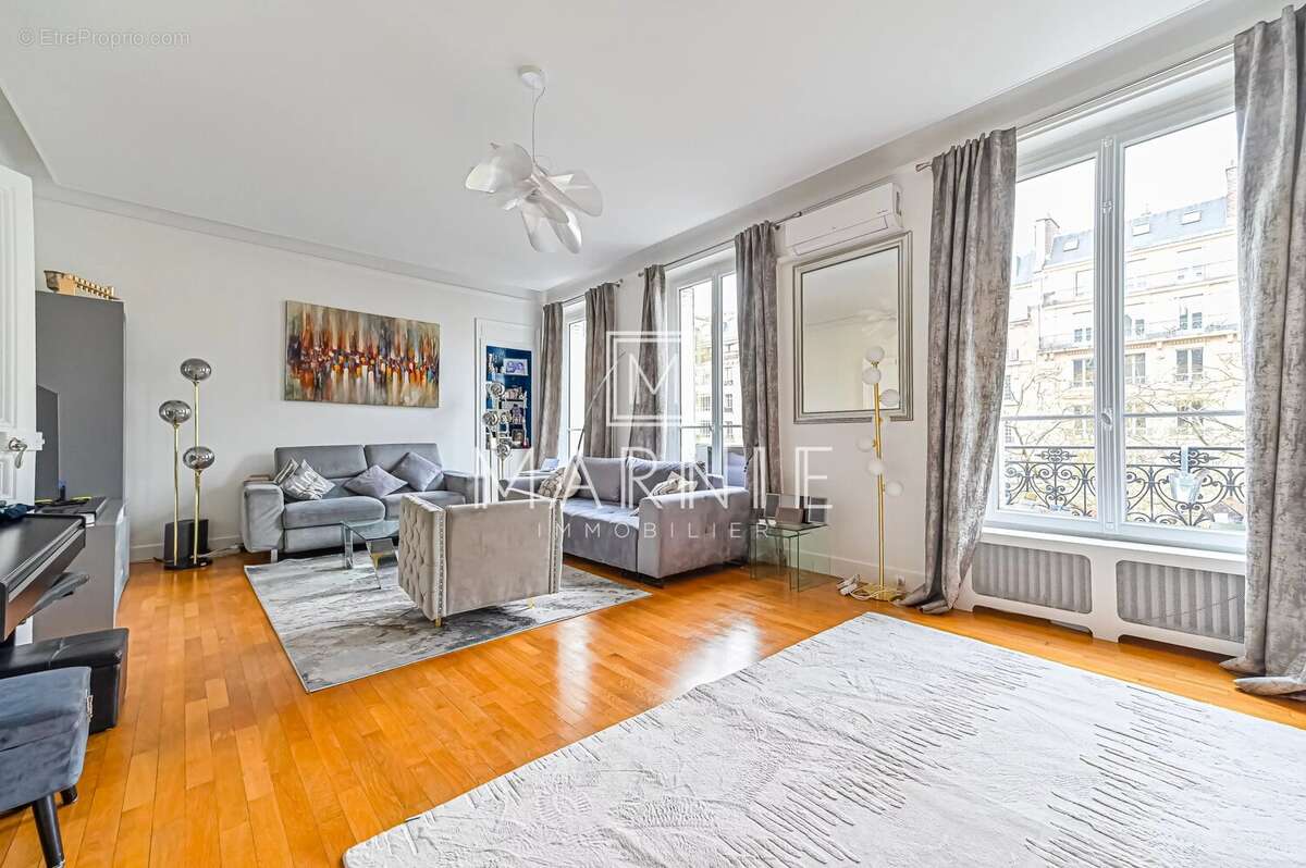 Appartement à PARIS-17E