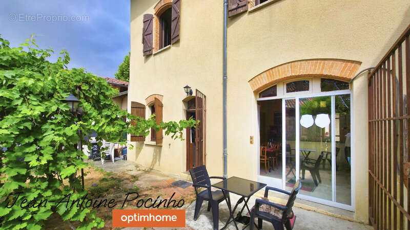 Maison à SAINTE-FOY-DE-PEYROLIERES