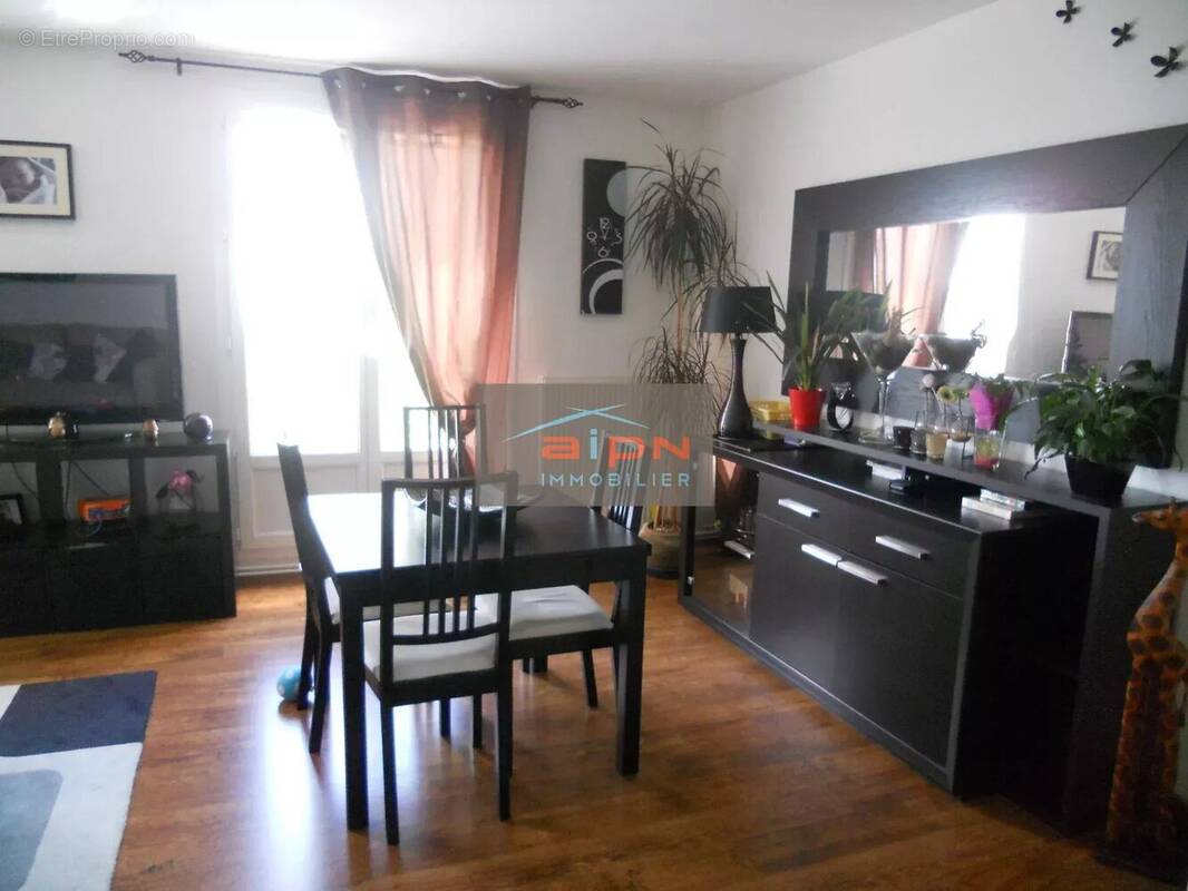 Appartement à SAINT-ETIENNE-DU-ROUVRAY
