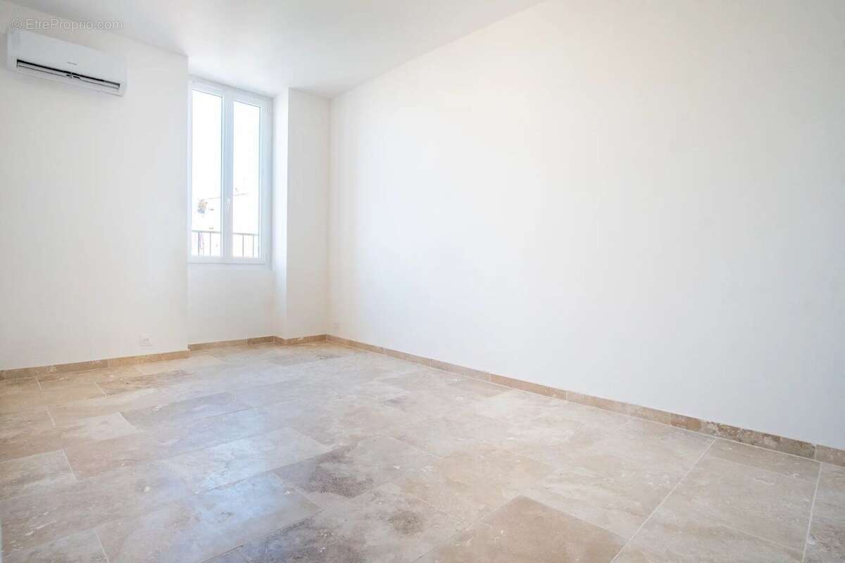 Appartement à POURRIERES