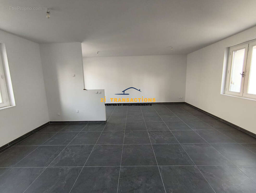 Appartement à SURY-LE-COMTAL