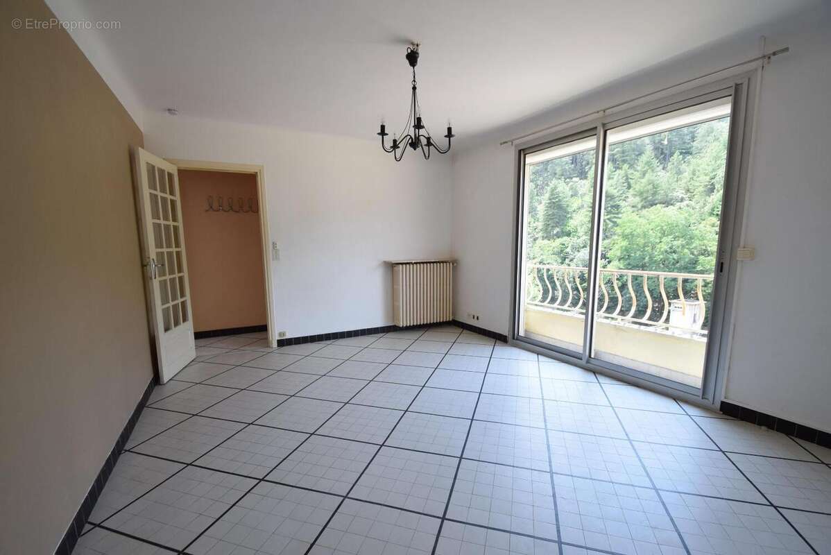   - Appartement à VALS-LES-BAINS