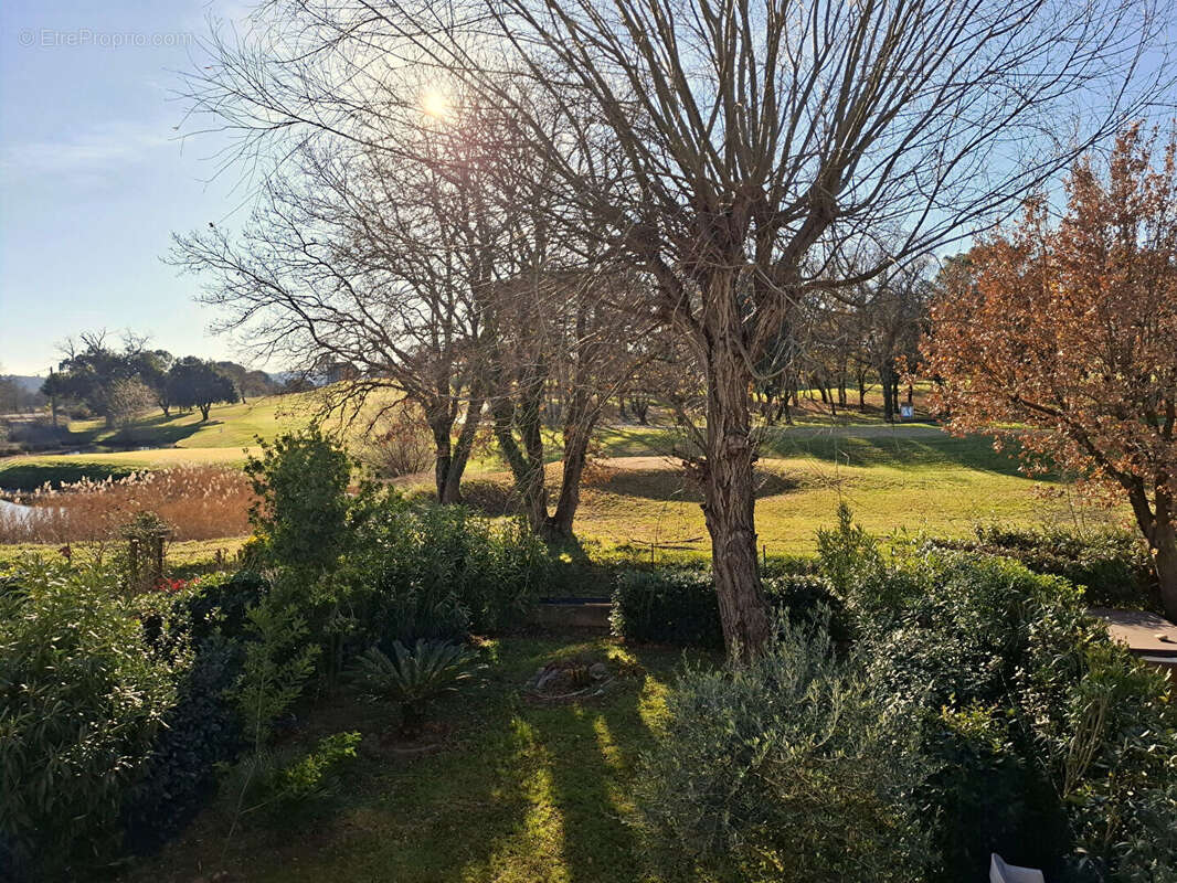 Maison à ROQUEBRUNE-SUR-ARGENS