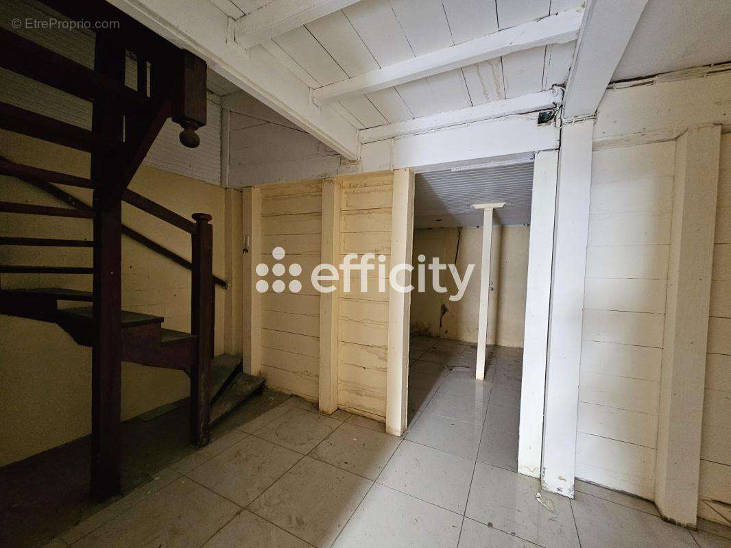 Maison 102 m² à Basse-Terre  - photo 5