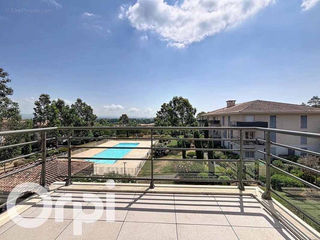 Appartement à ROQUEBRUNE-SUR-ARGENS
