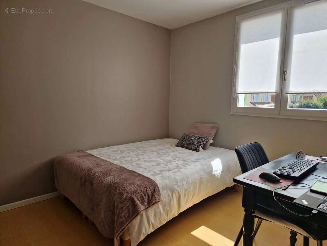 Maison à VOISINS-LE-BRETONNEUX