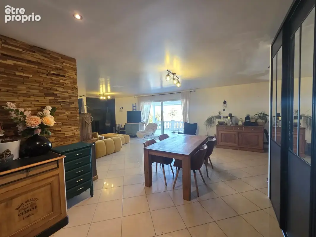 Maison 6 pièces 147 m² à vendre à Douzat (16290) - photo 3