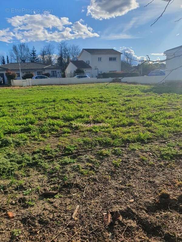 Terrain à LE HAILLAN