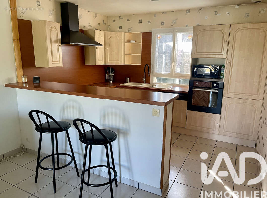 Maison 93 m² à Villeneuve-Sur-Yonne  - photo 4